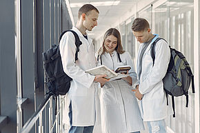 aide communautaire aux étudiants en médecine - Agrandir l'image